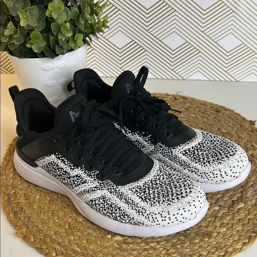 APL Techloom black and White Sneakers - Picture 12 of 12